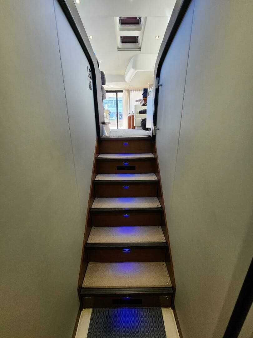 2014 Prestige 550 - Image 31