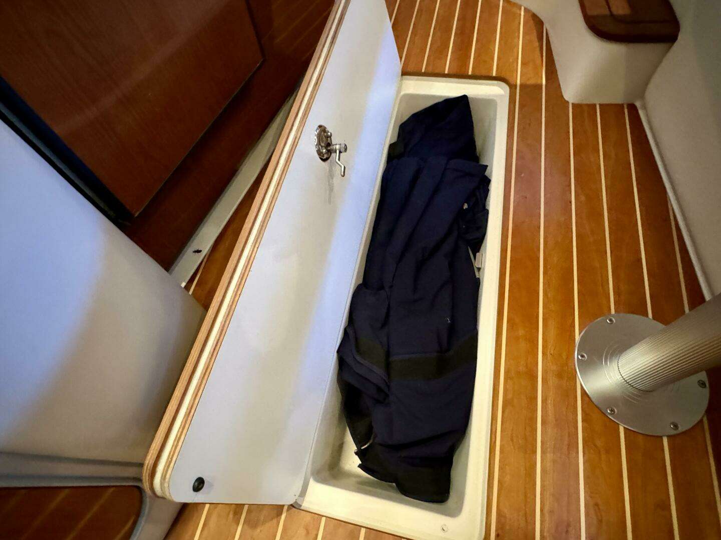 2006 Regal 3360 Window Express - Image 63