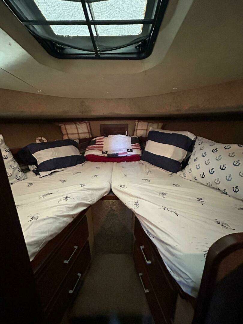1982 Silverton 40 Aft Cabin - Image 11