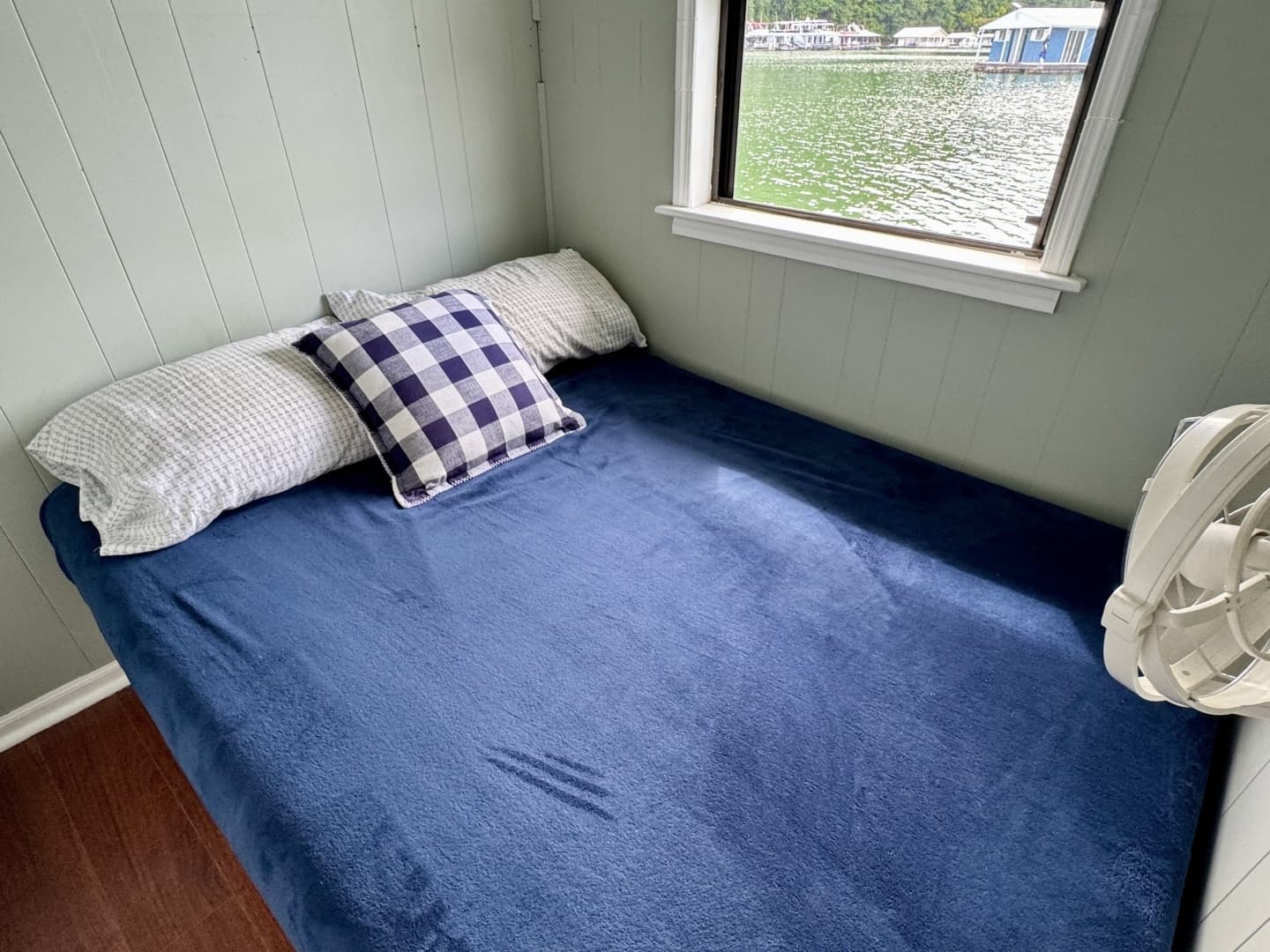 1978 Custom 18 x 24 Off-Grid Floating Cabin Approx 385sqft - Image 37