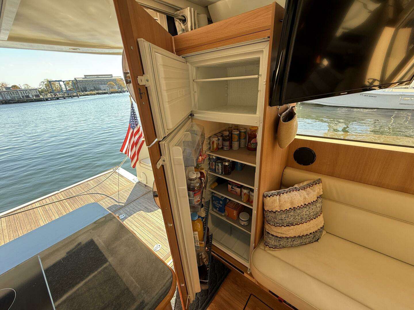 2013 Greenline 33 - Image 43