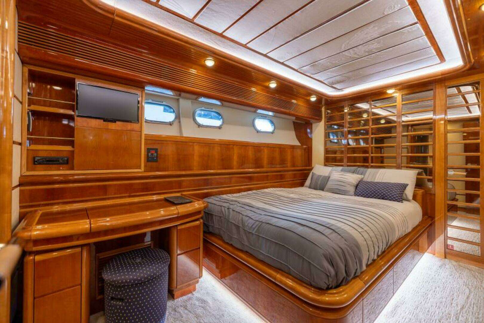 2001 Ferretti Yachts 94 Raised Pilothouse - Image 18