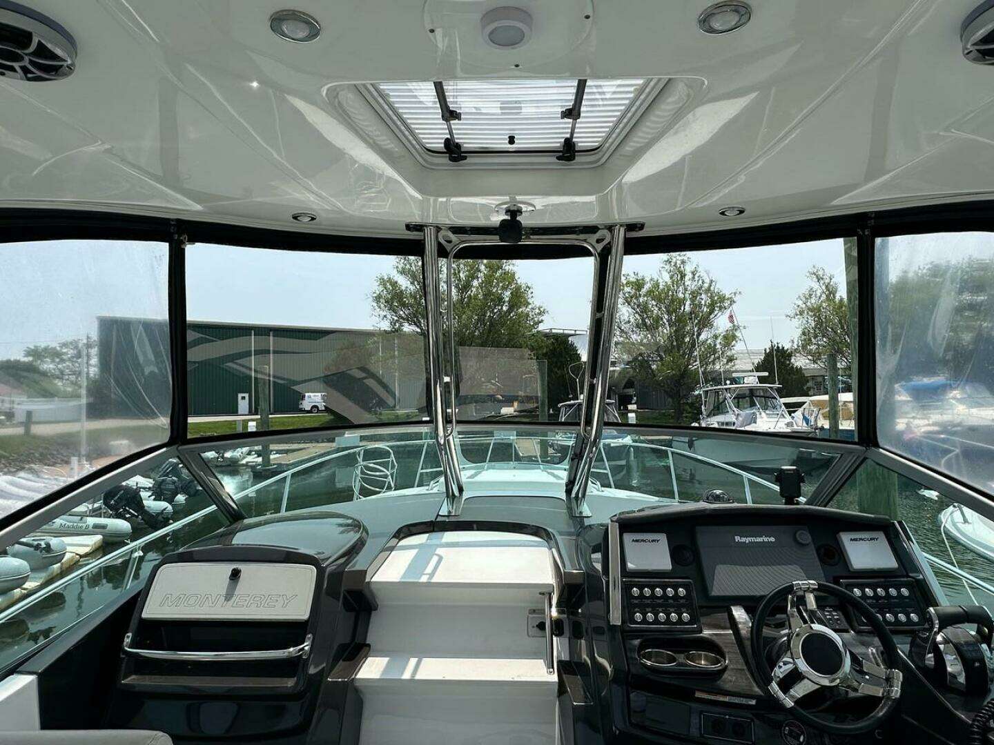 2017 Monterey 335S - Image 2