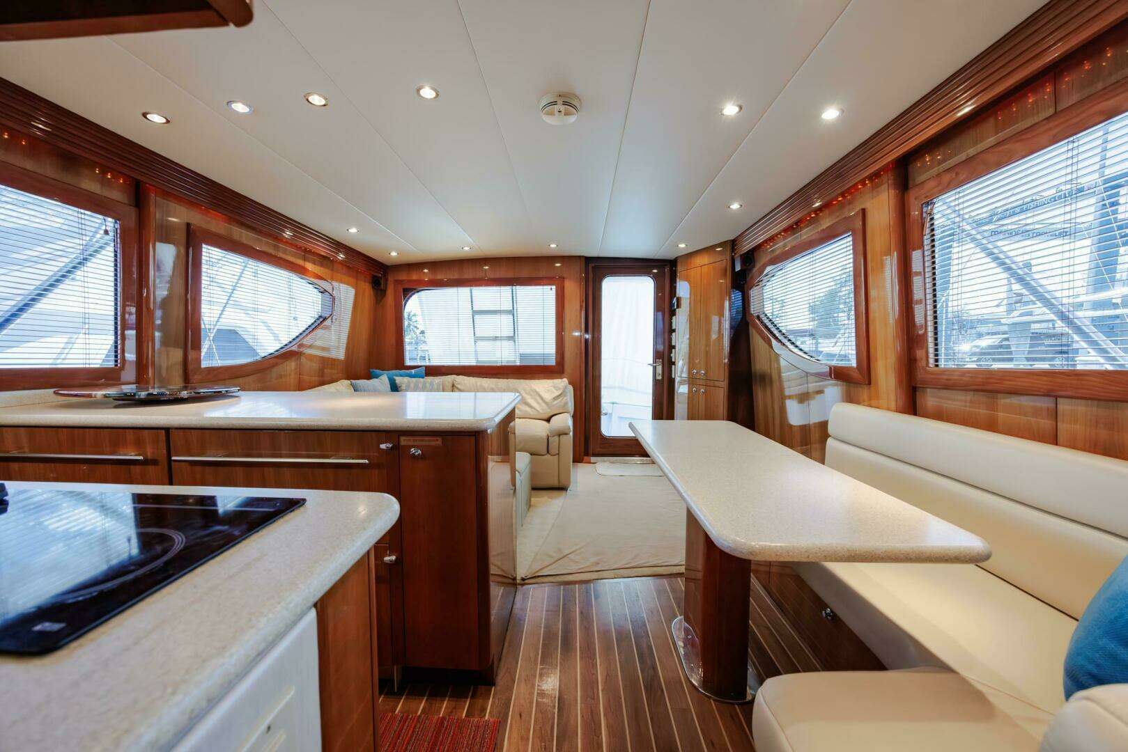 2005 Hatteras 50 Convertible - Image 12