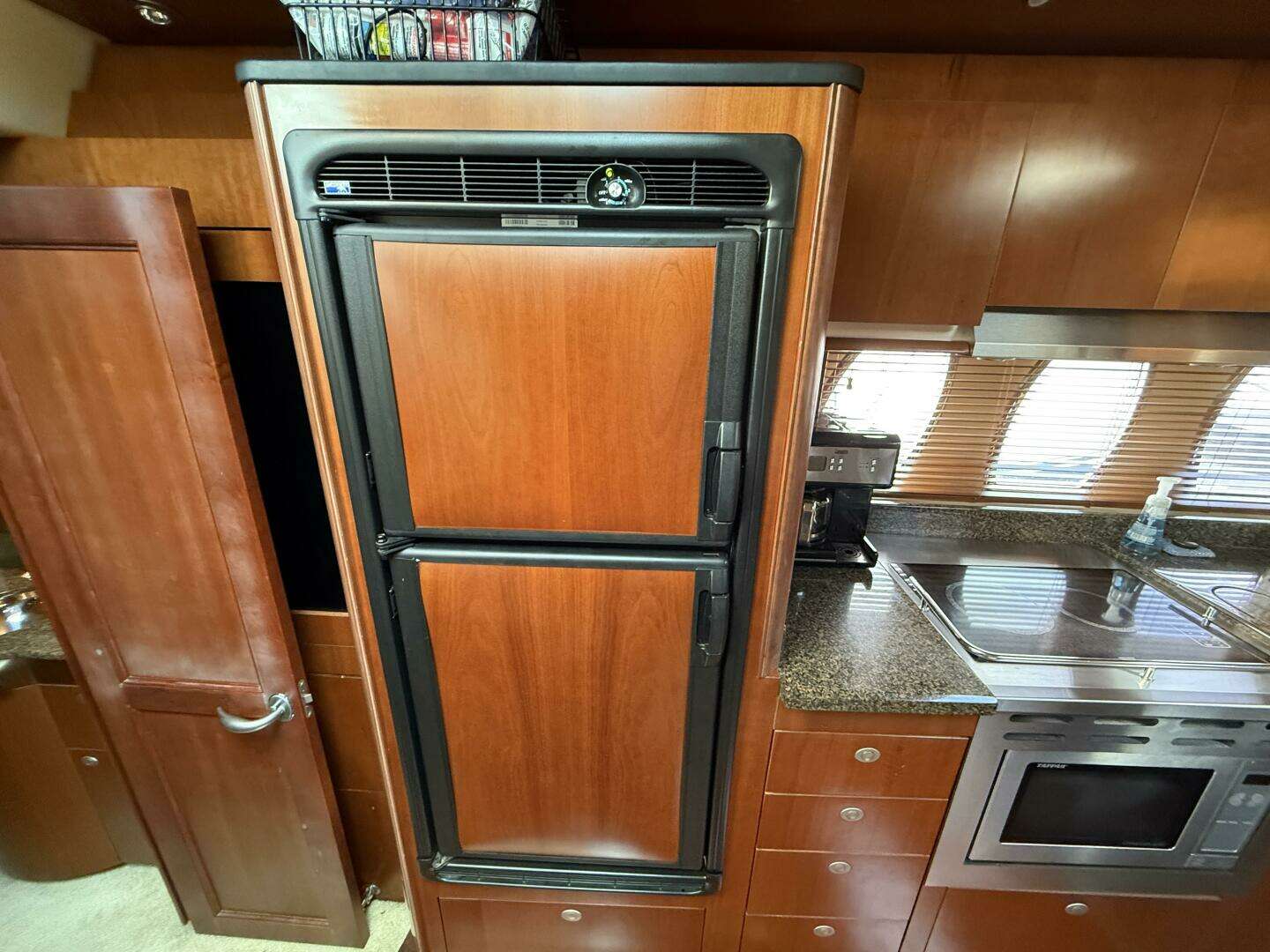 2006 Sea Ray 48 Sundancer - Image 57