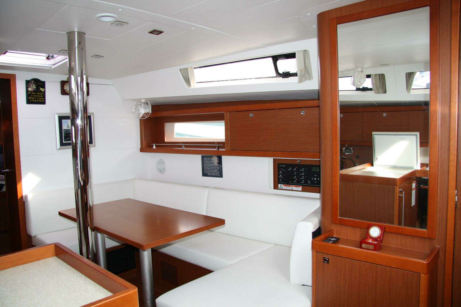 2013 Beneteau Oceanis 41 - Image 24
