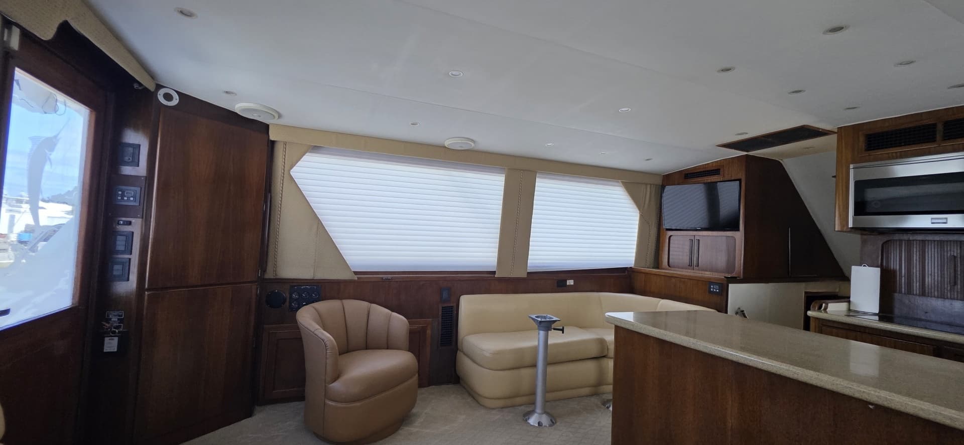 1989 Hatteras 52 Convertible - Image 9