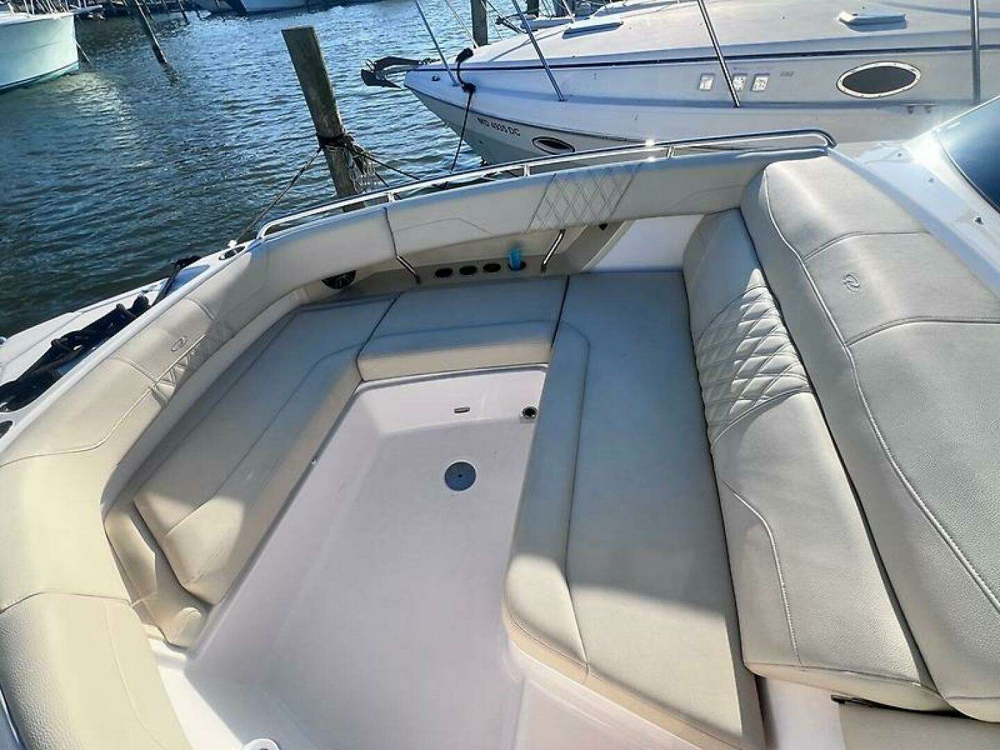 2019 Regal 33 SAV - Image 17