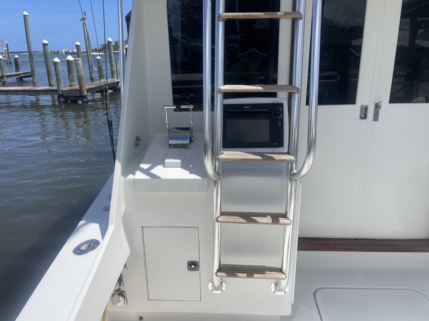 1968 Hatteras 34 Sportfisherman - Image 10