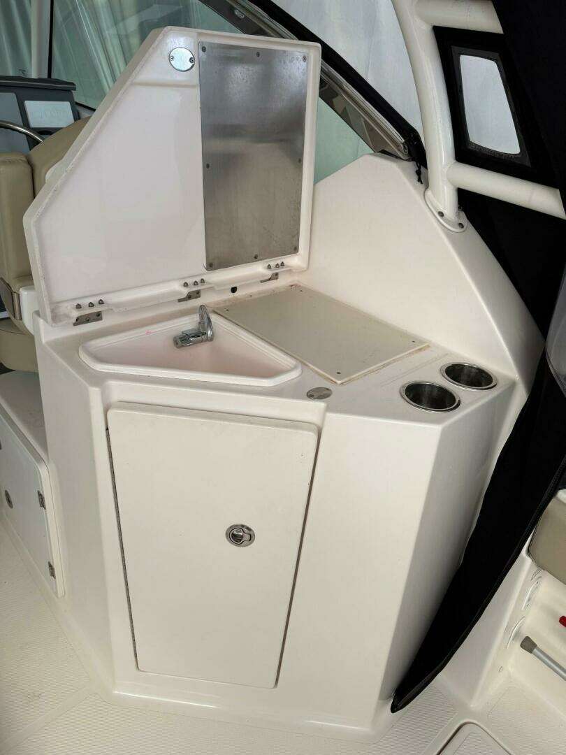 2017 Pursuit DC 295 - Image 16