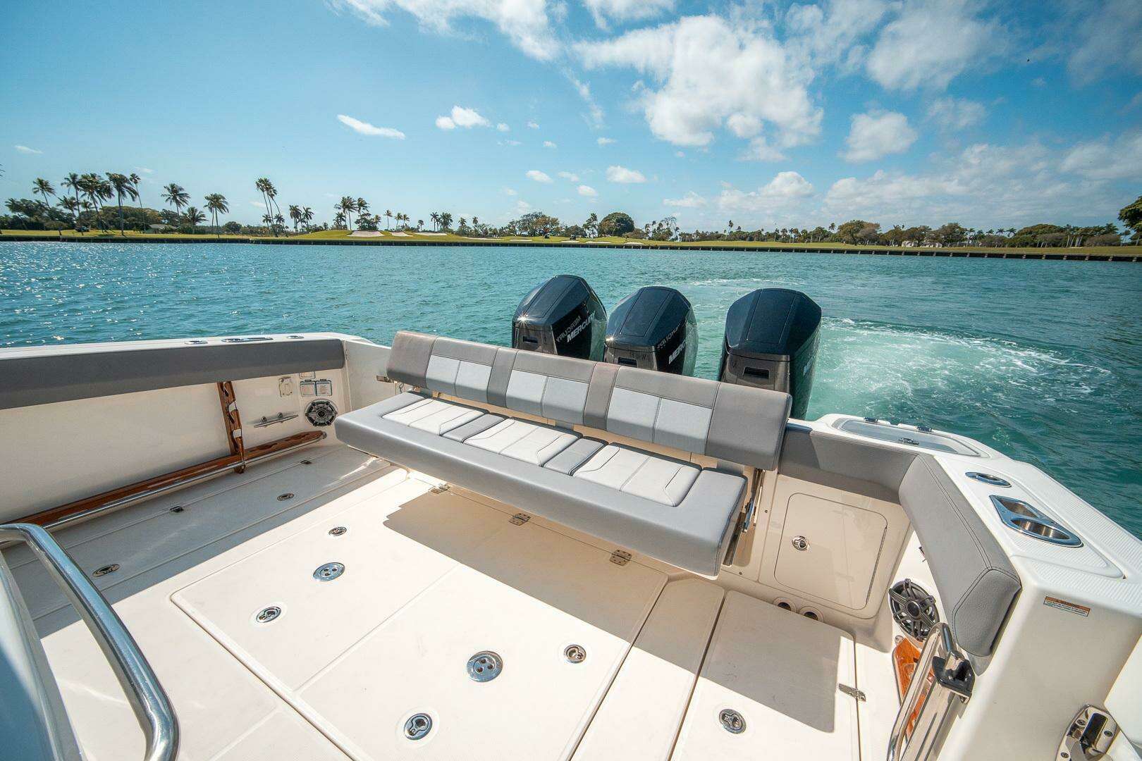 2023 Boston Whaler 420 Outrage - Image 4