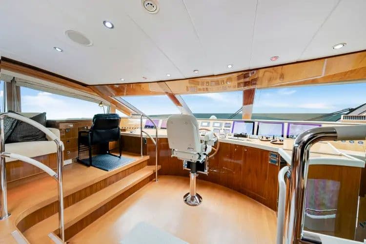 2013 Hargrave Raised Pilot House - Image 27