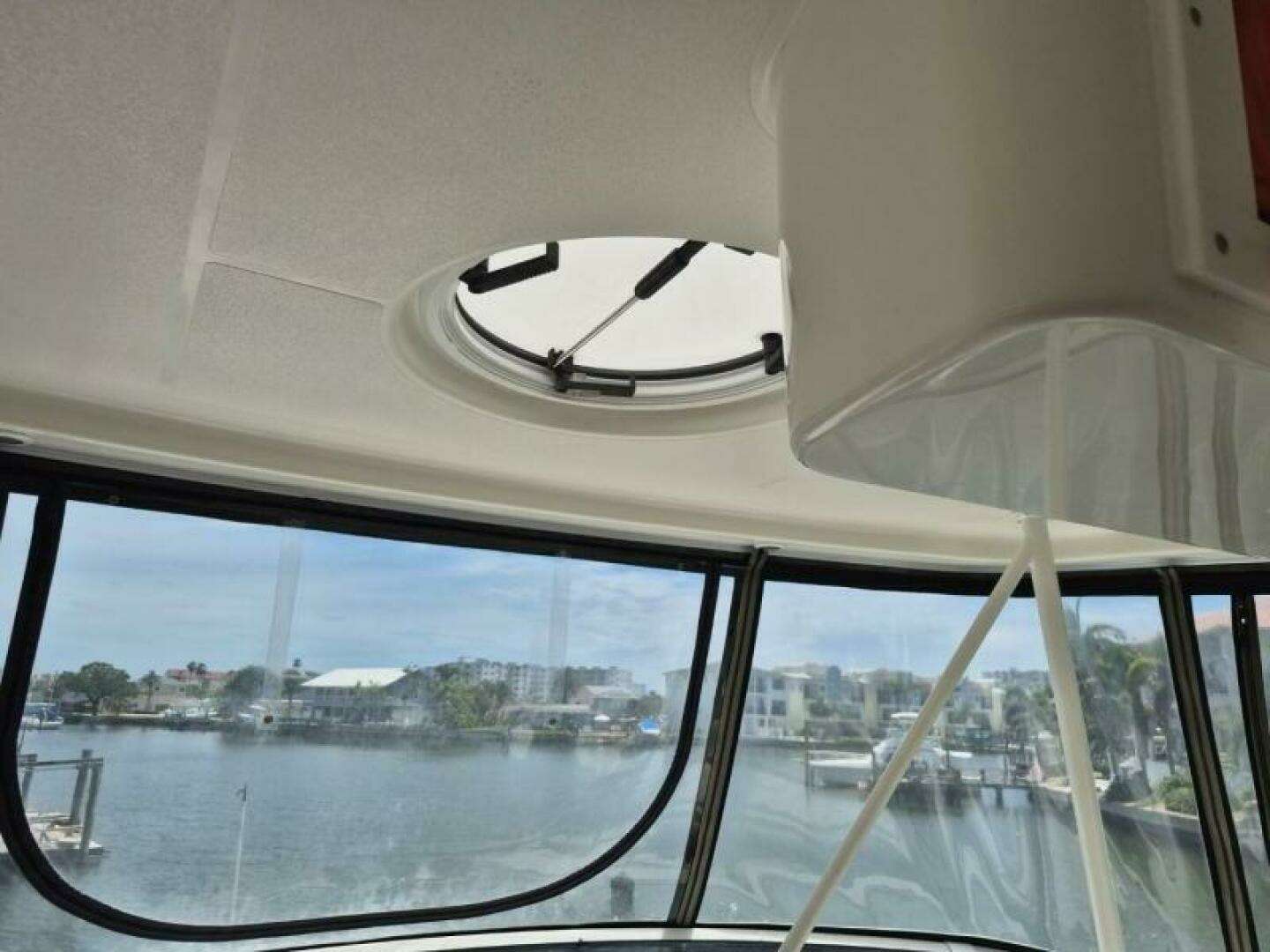 2002 Silverton 38 Convertible - Image 18
