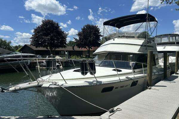 1985 Carver 3207 - Image 1
