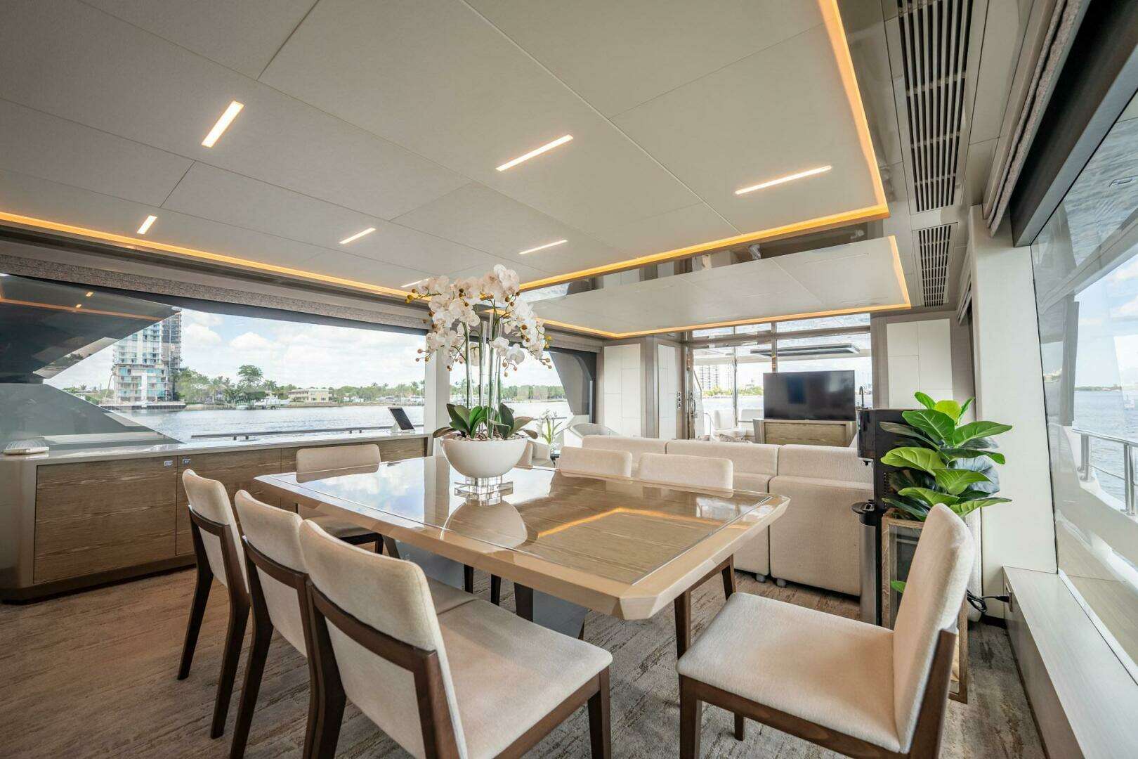 2021 Ocean Alexander 27 Explorer - Image 14