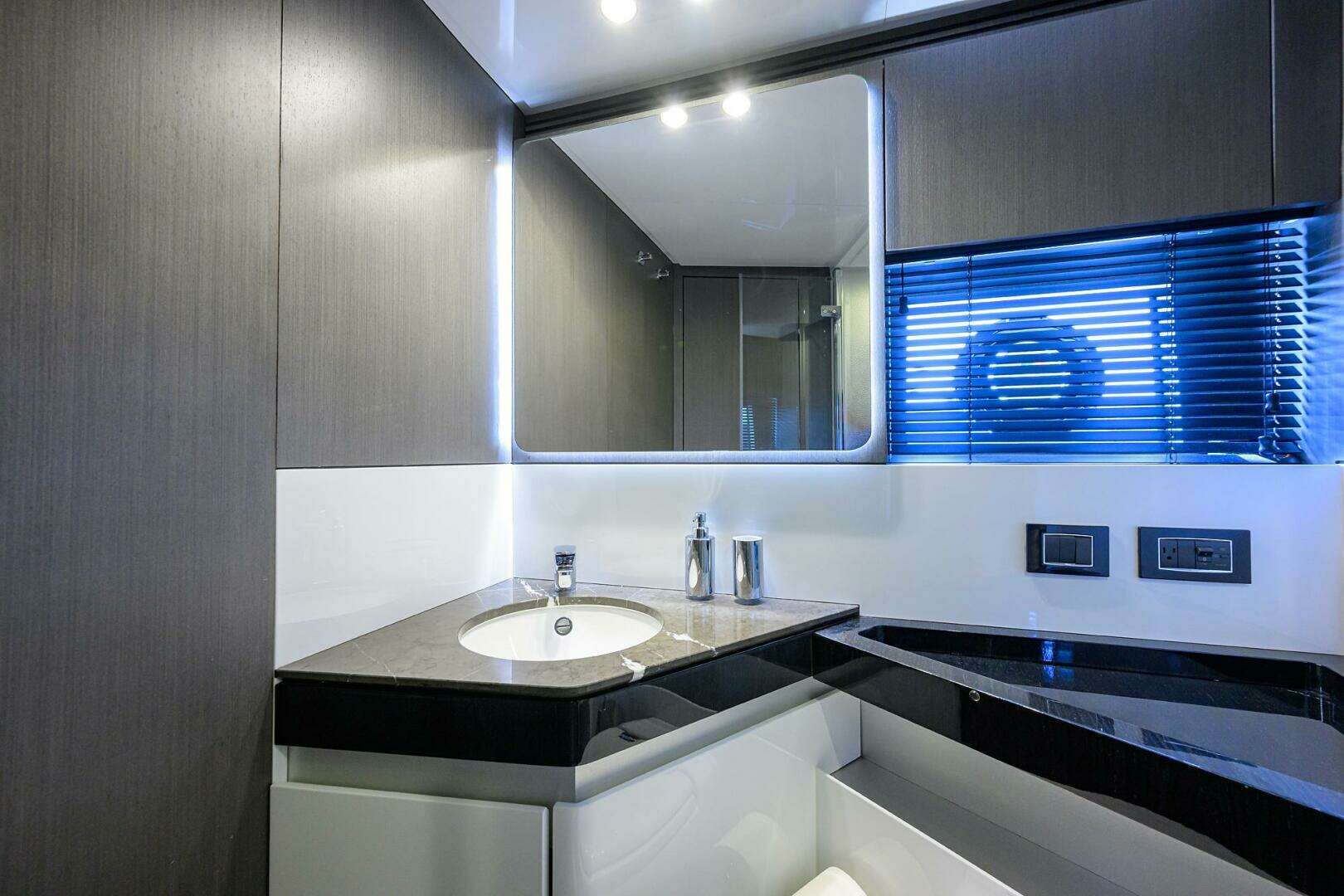 2019 Azimut S7 - Image 115