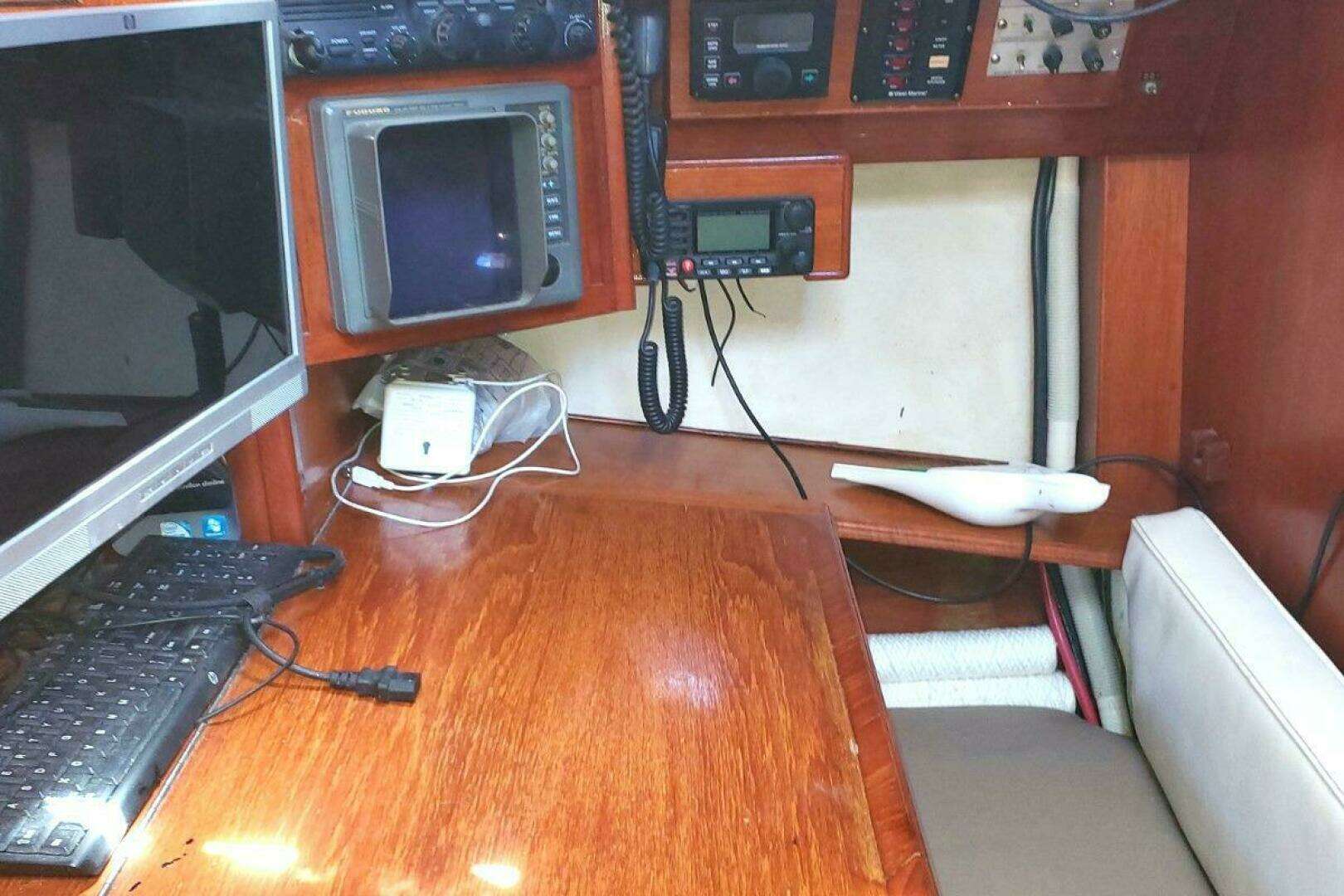 1982 Endeavour 43 CC - Image 9