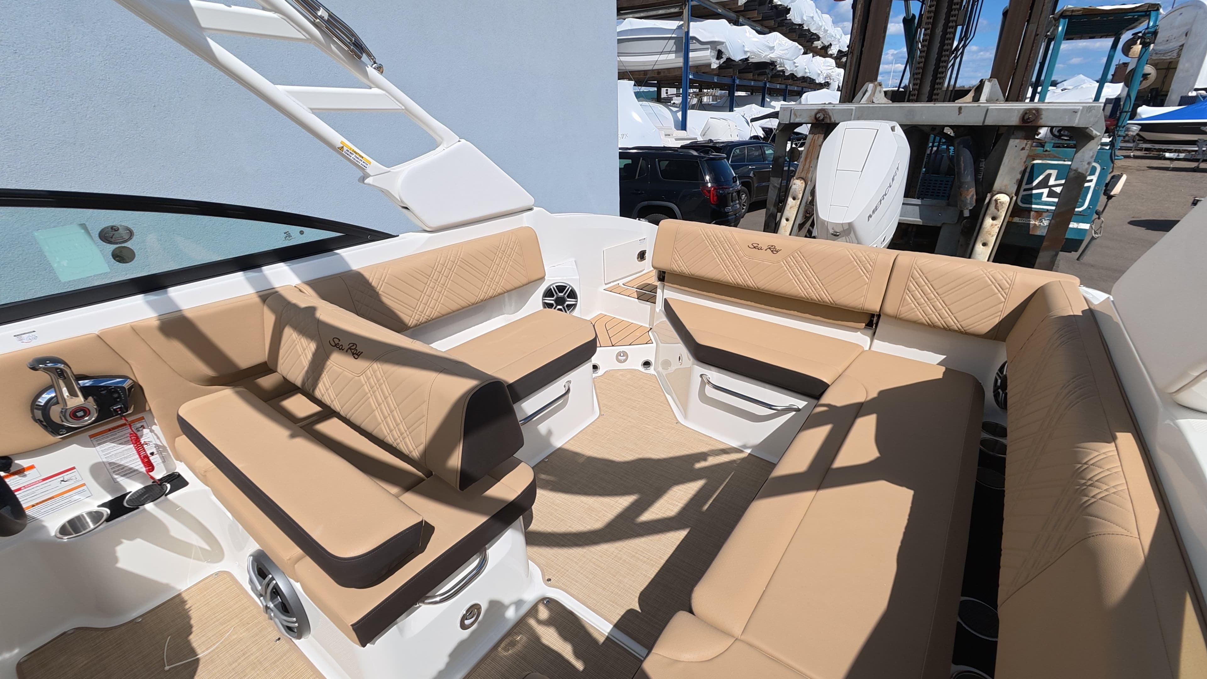 2026 Sea Ray SDX 270 Outboard - 17