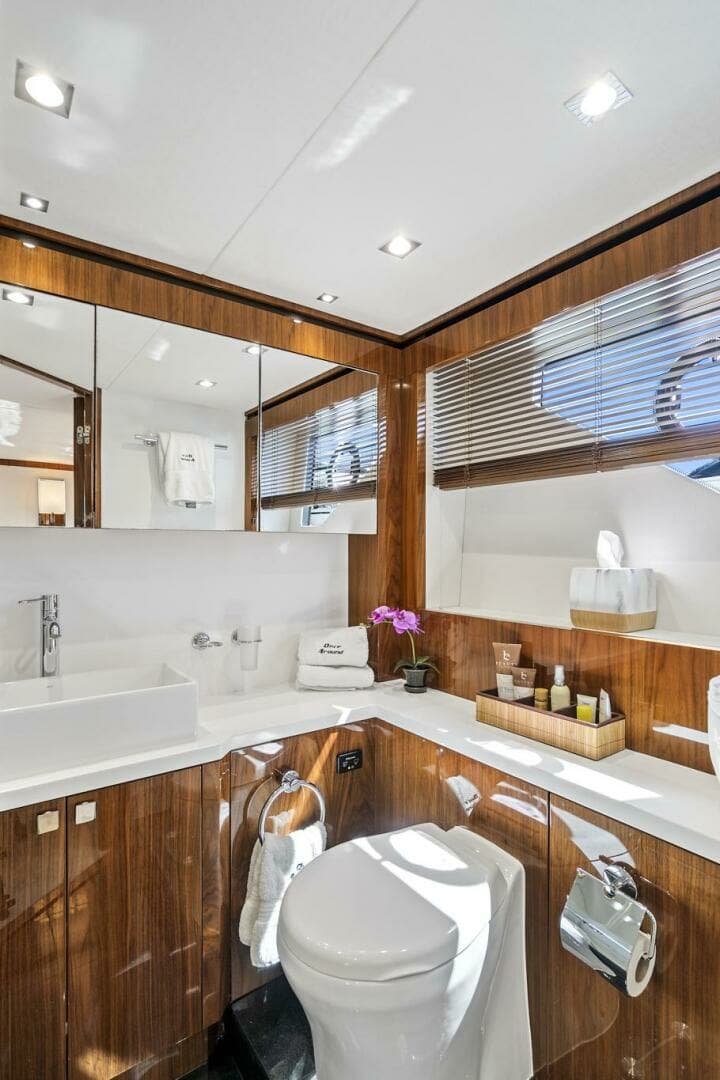 2017 Sunseeker 68 Sport Yacht - Image 62
