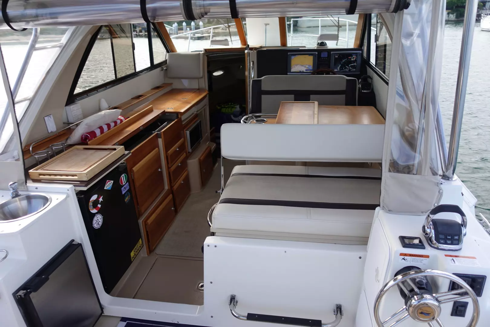 2015 Cutwater 30 Sedan - Image 9