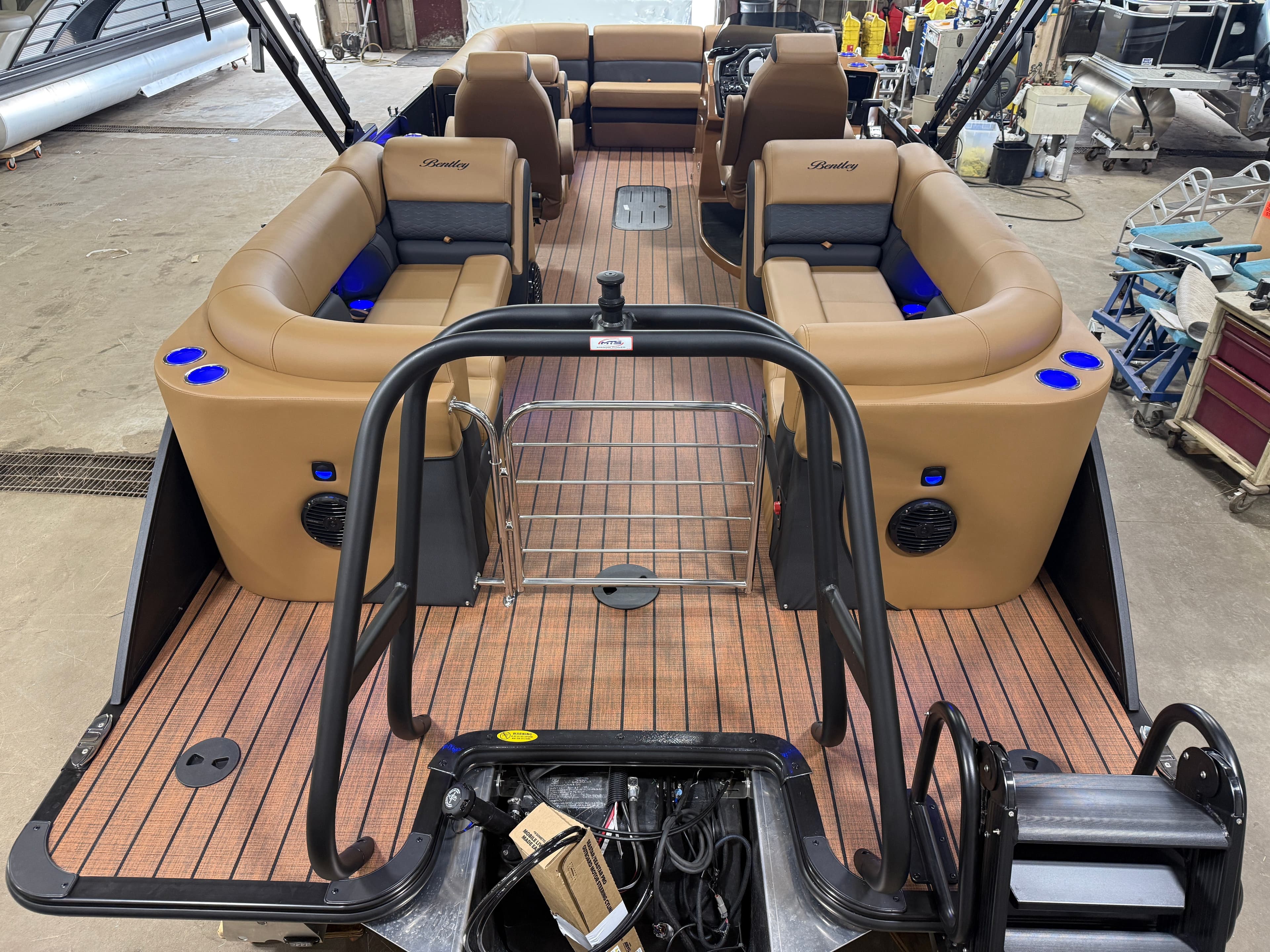 2026 Bentley Pontoons Elite 223 Admiral Quad Lounge Tritoon - 6