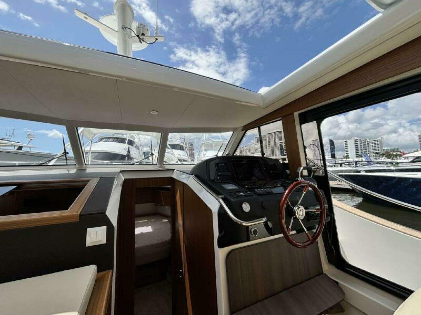 2026 Greenline 40 Hybrid - Image 23