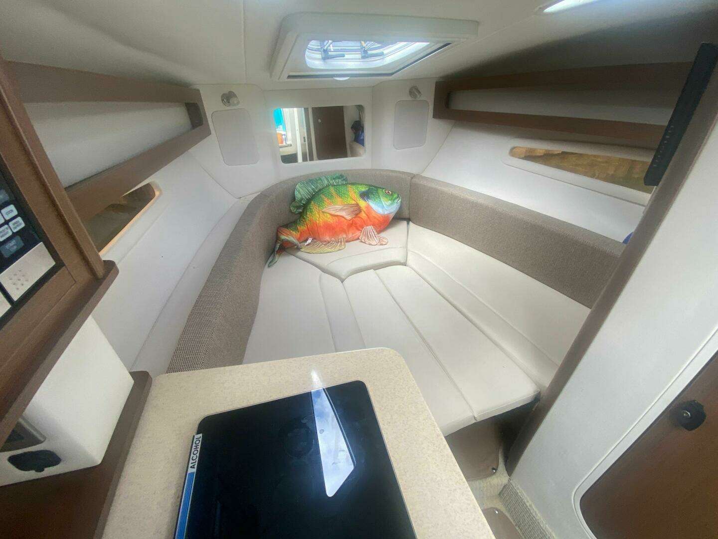 2018 Sea Ray 260 Sundancer - Image 30