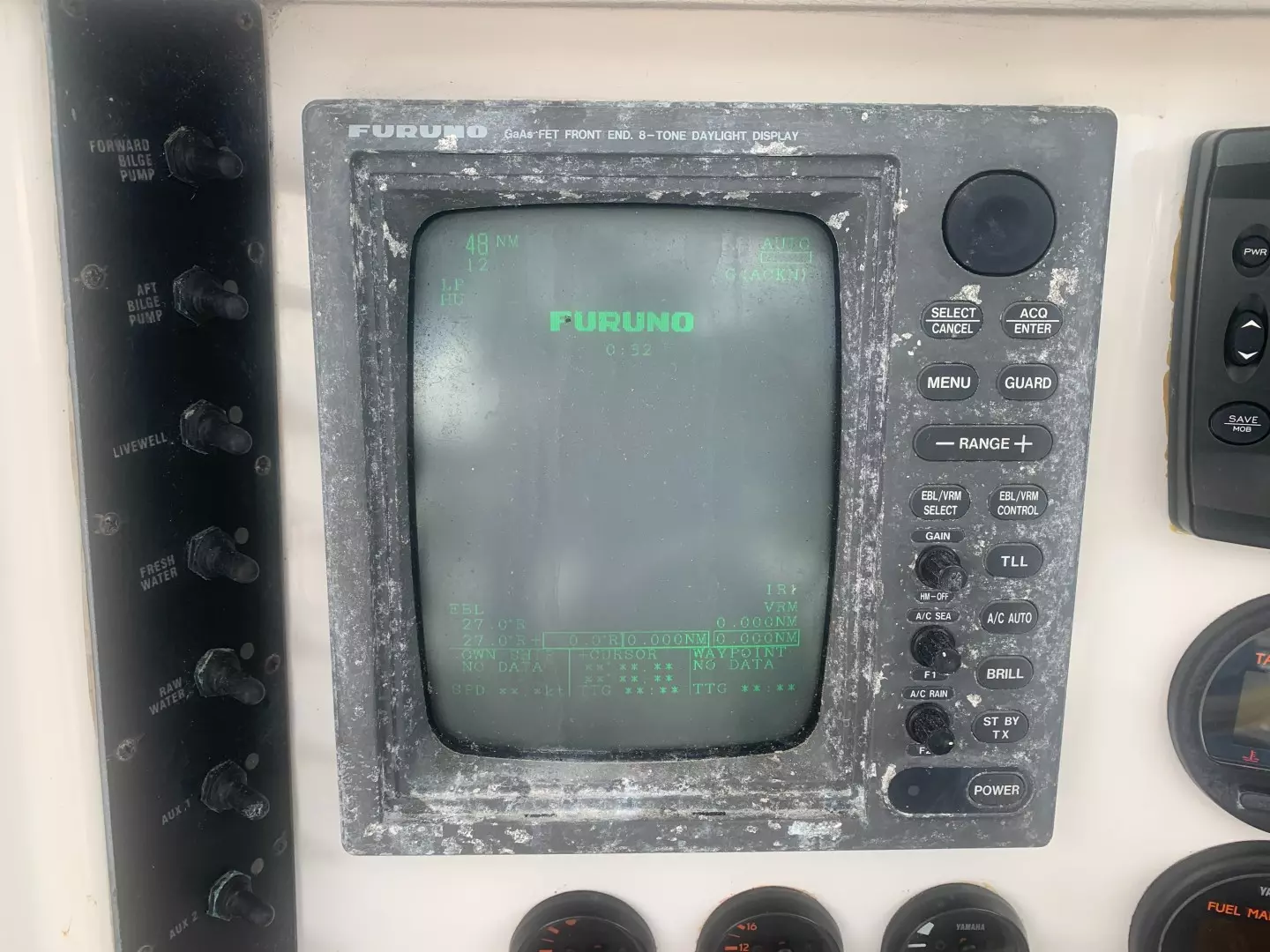 2001 Venture 34 Center Console - Image 8