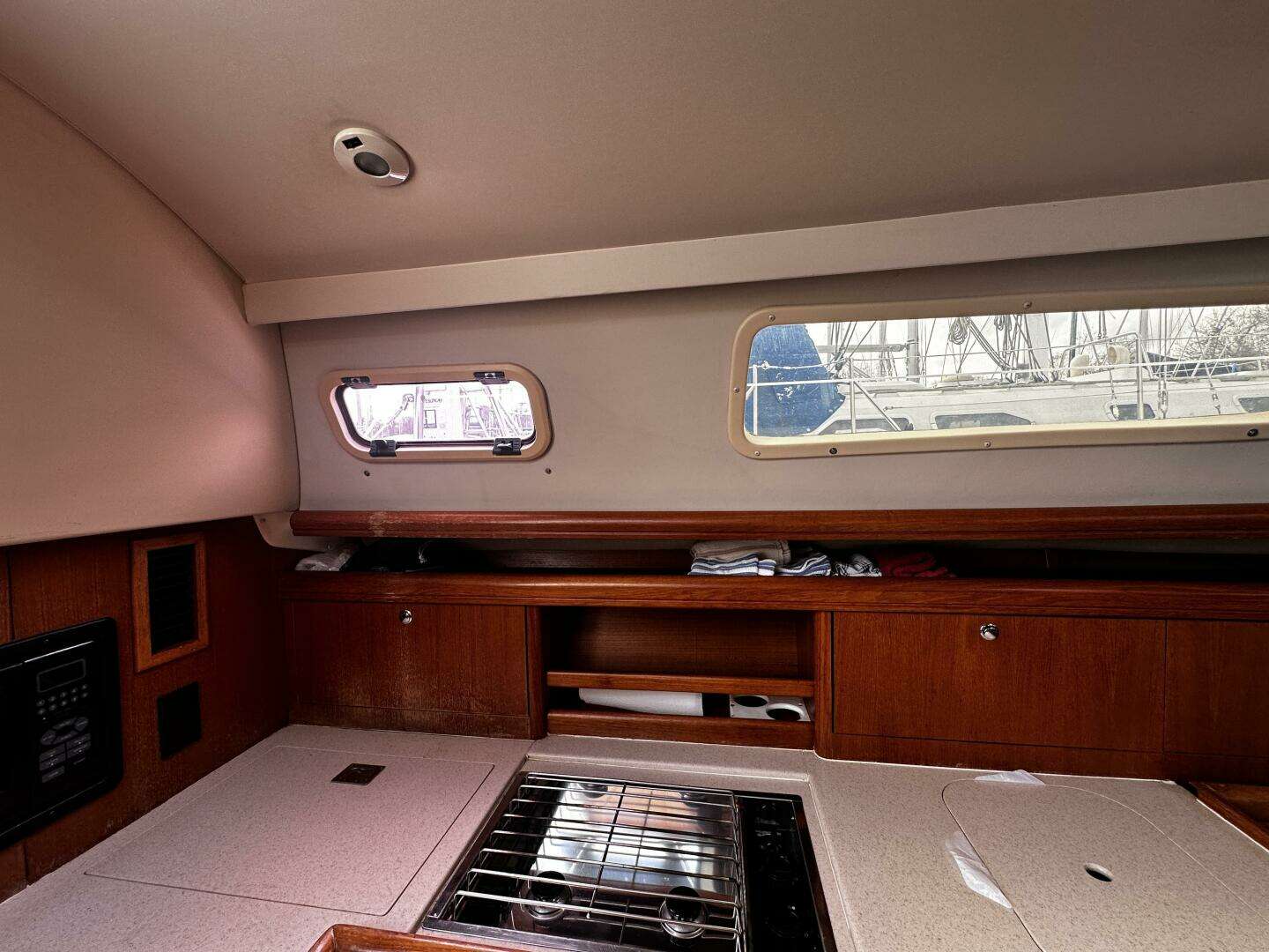 2004 Hunter — - Image 45