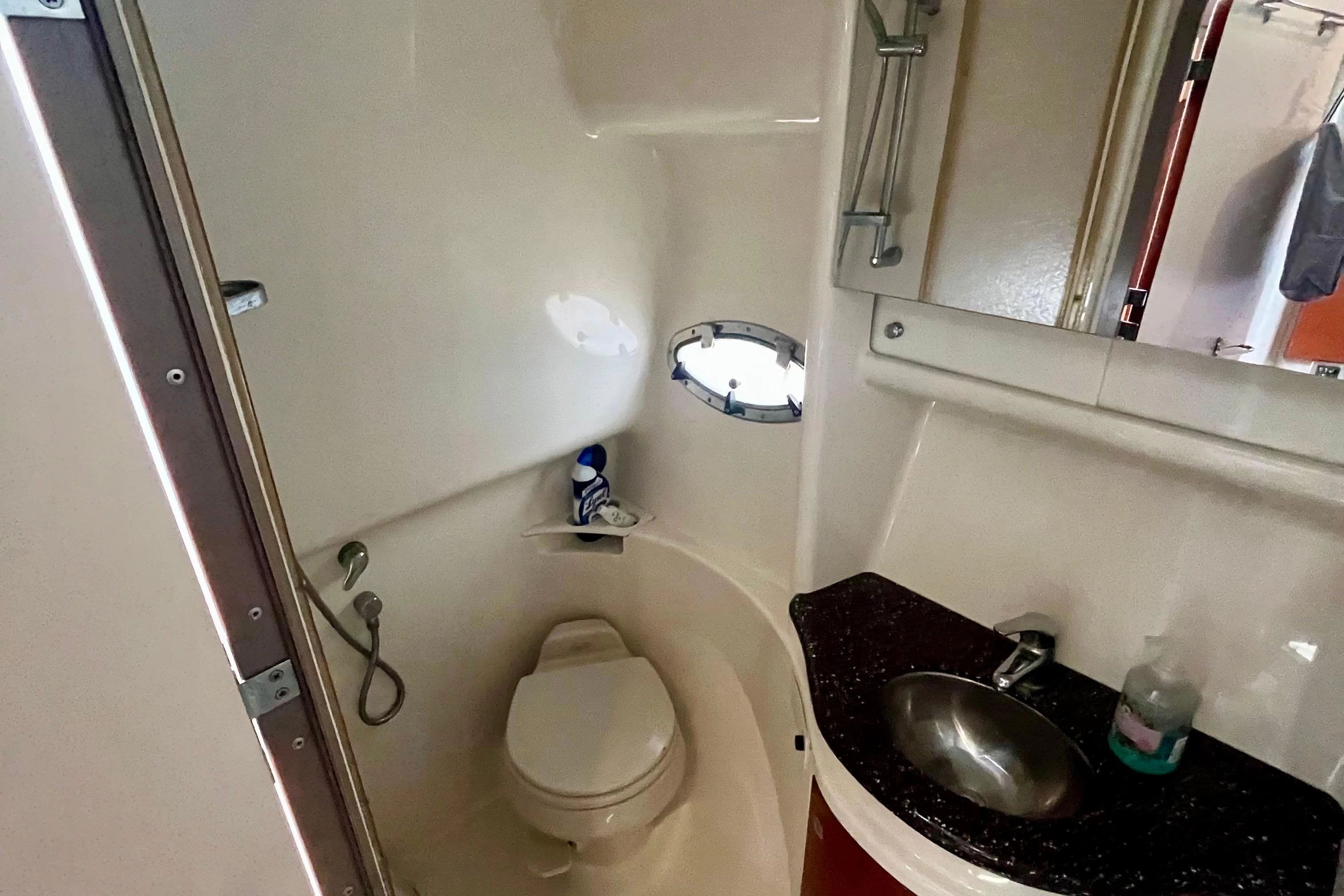 Bathroom in 2006 Formula 37 Performance Cruiser boat.