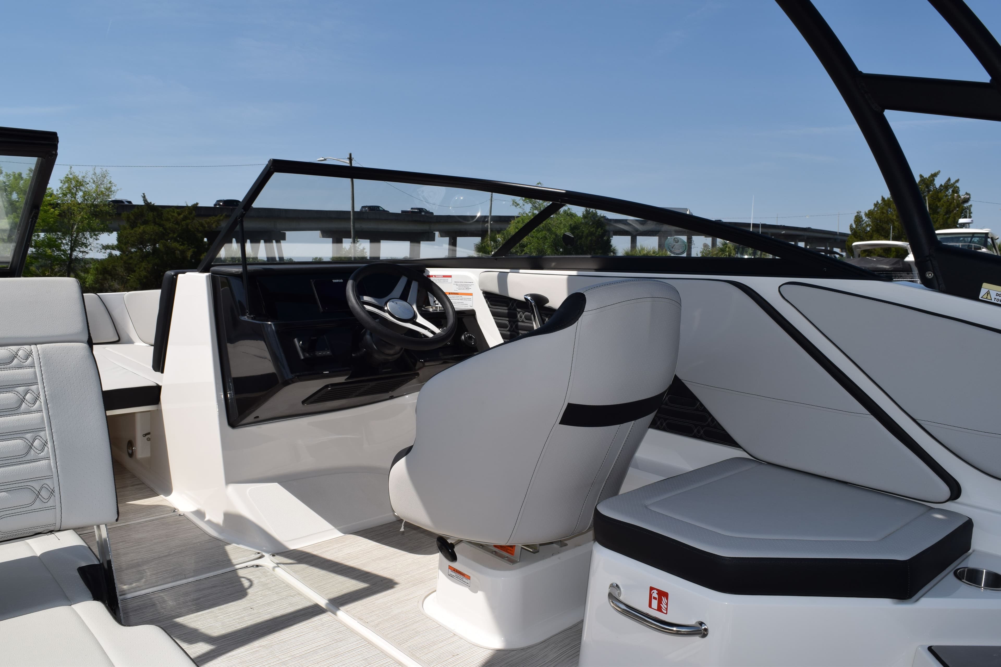 2026 Sea Ray SPX 210 Outboard - 15