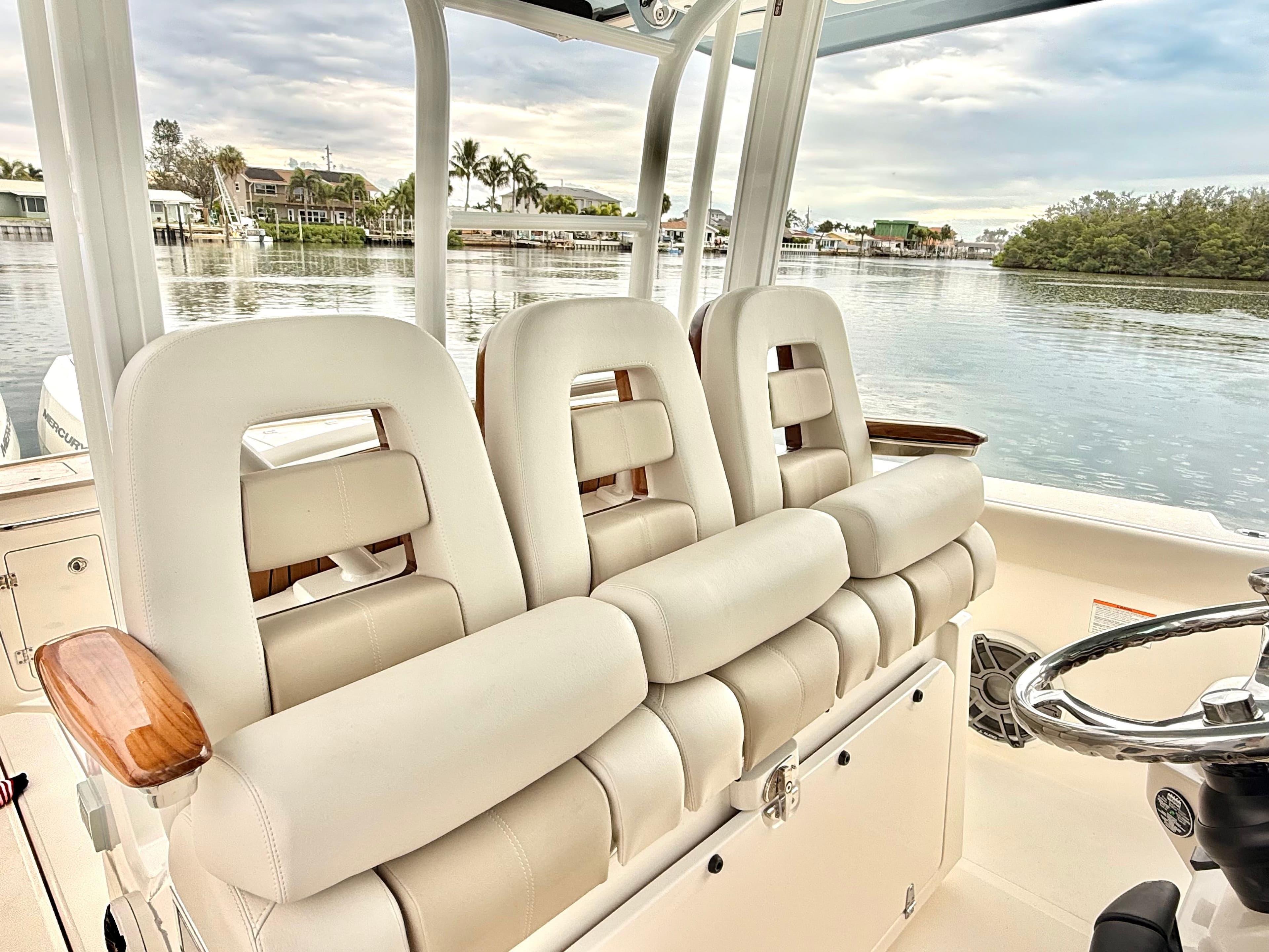2026 Boston Whaler 360 Outrage - 32