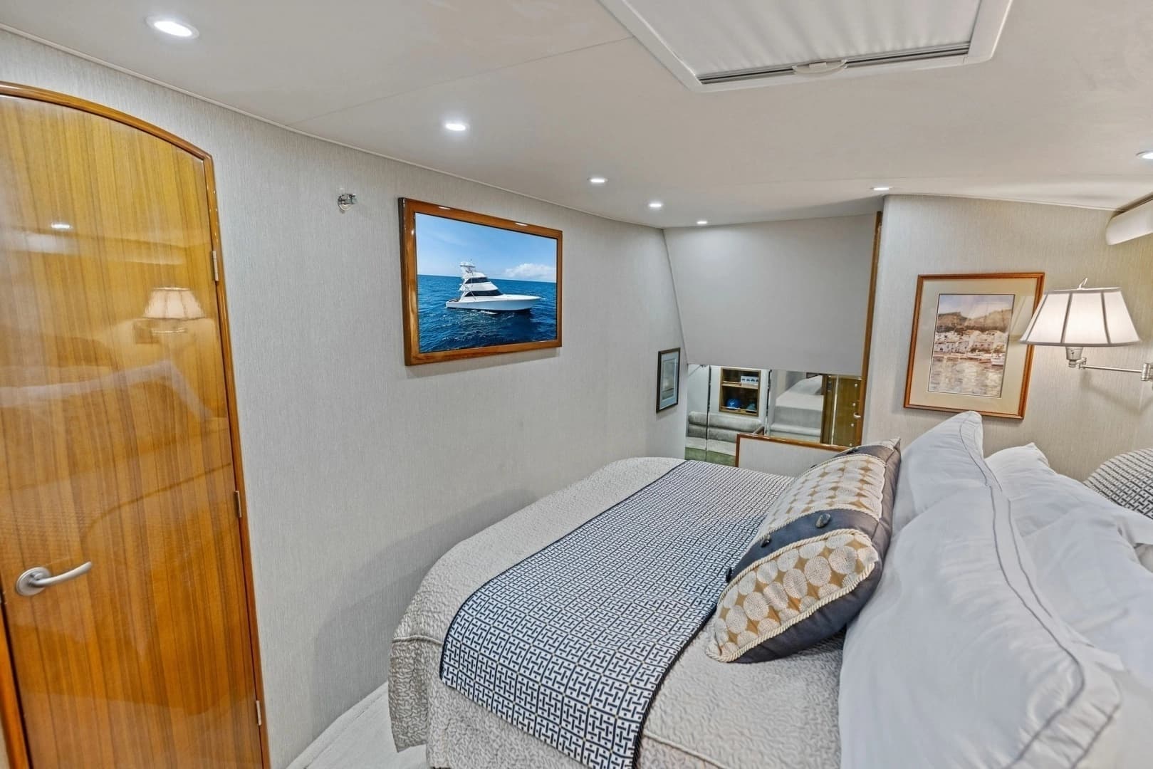 2008 Viking 68 Skybridge - Image 39