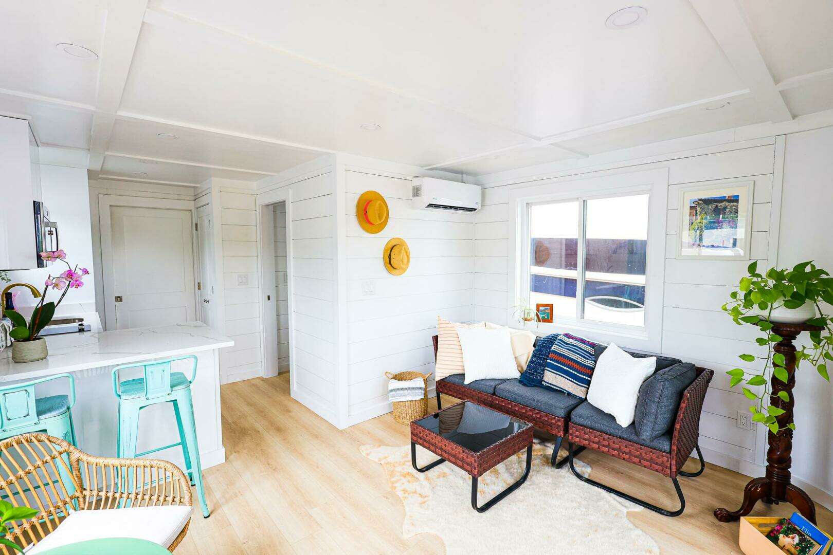 2025 Custom Hank's 40 Houseboat - Image 7