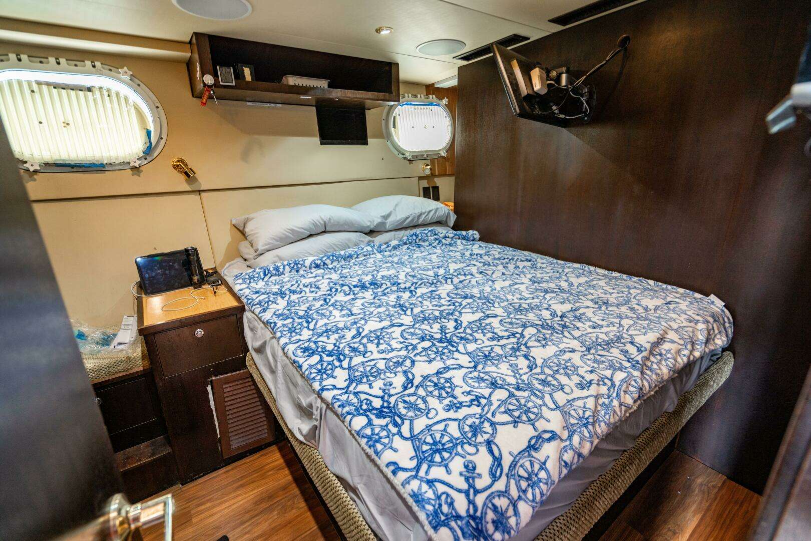 2001 Hatteras 100 Motor Yacht - Image 105