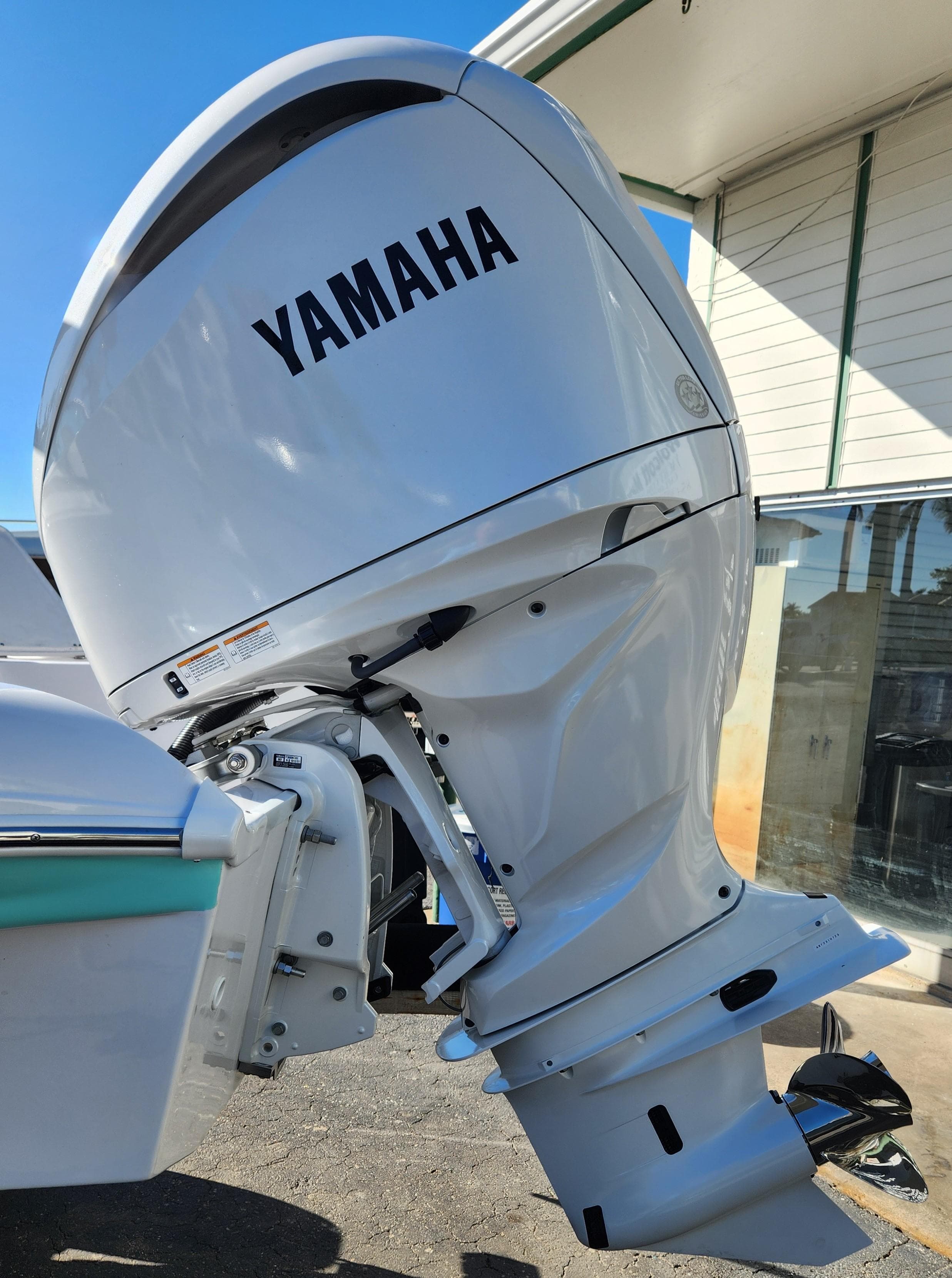 2025 SouthWind 2400 SD with Yamaha outboard motor, side view.