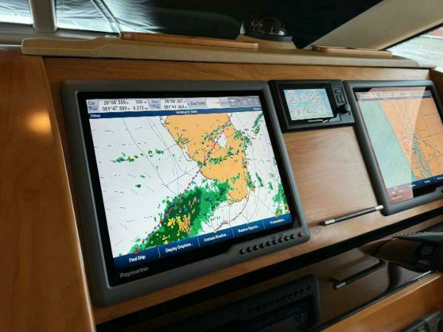 2010 Tiara Yachts 5800 Sovran - Image 28