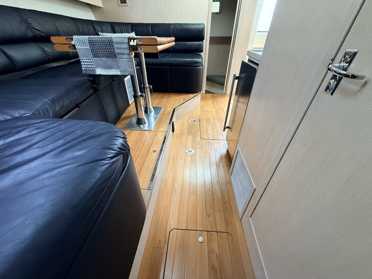 1995 Tiara Yachts 4000 Express - Image 38