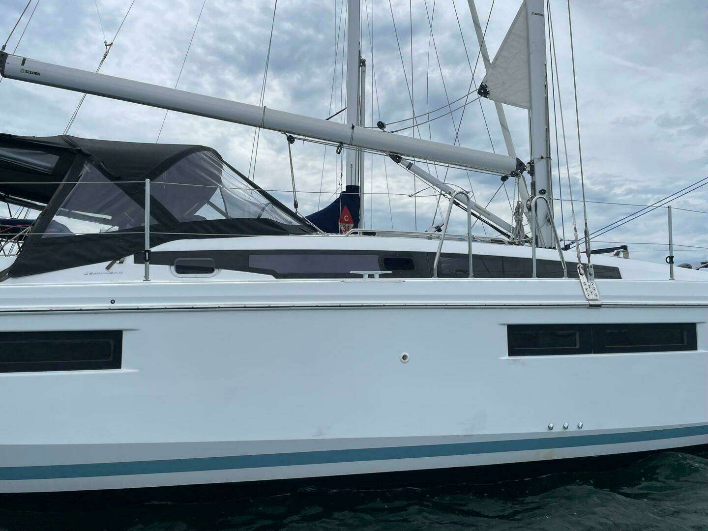 2021 Jeanneau Sun Odyssey 410 - Image 3