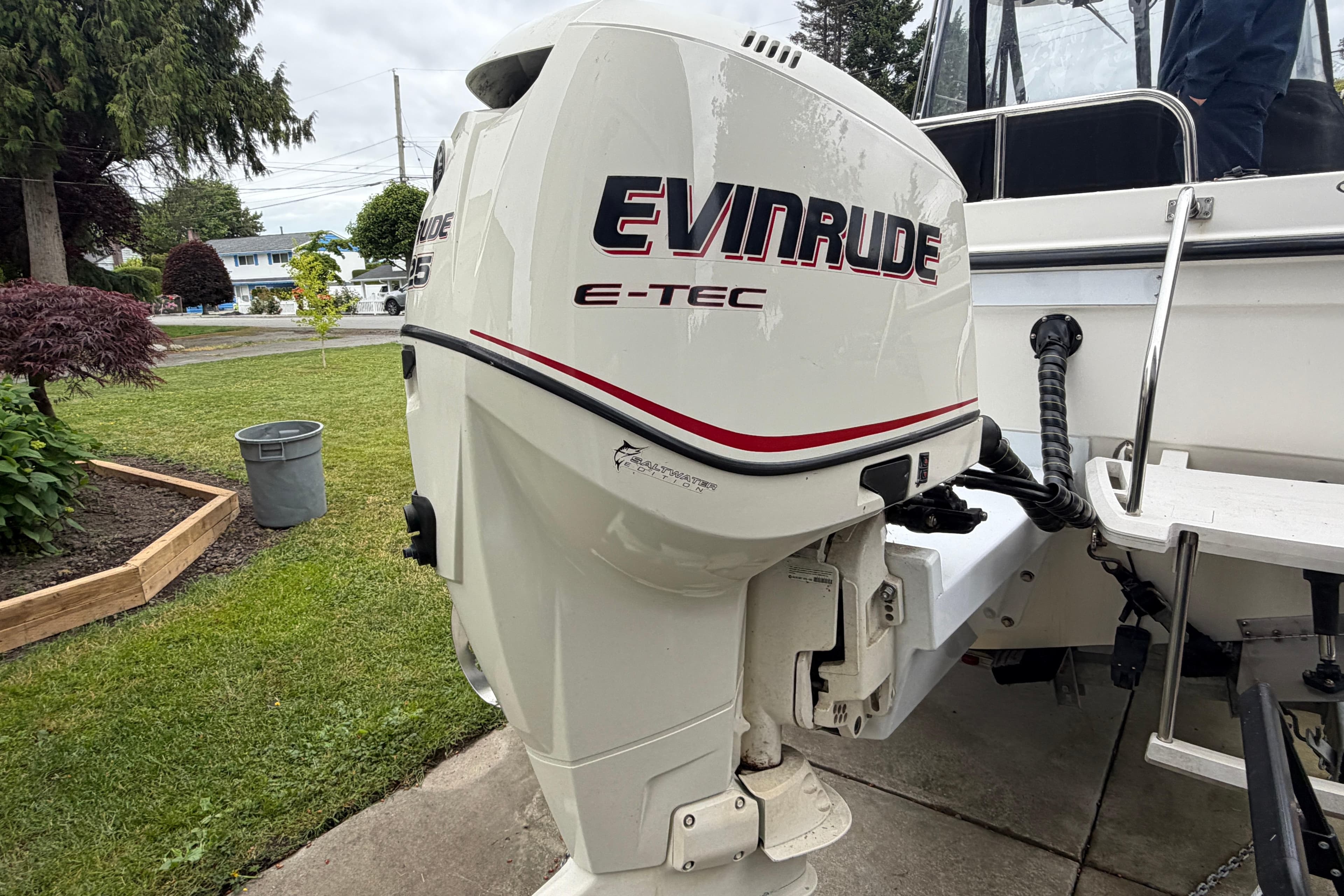 2005 Bayliner 2052 Trophy Walkaround with Evinrude E-TEC outboard motor in a residential setting.