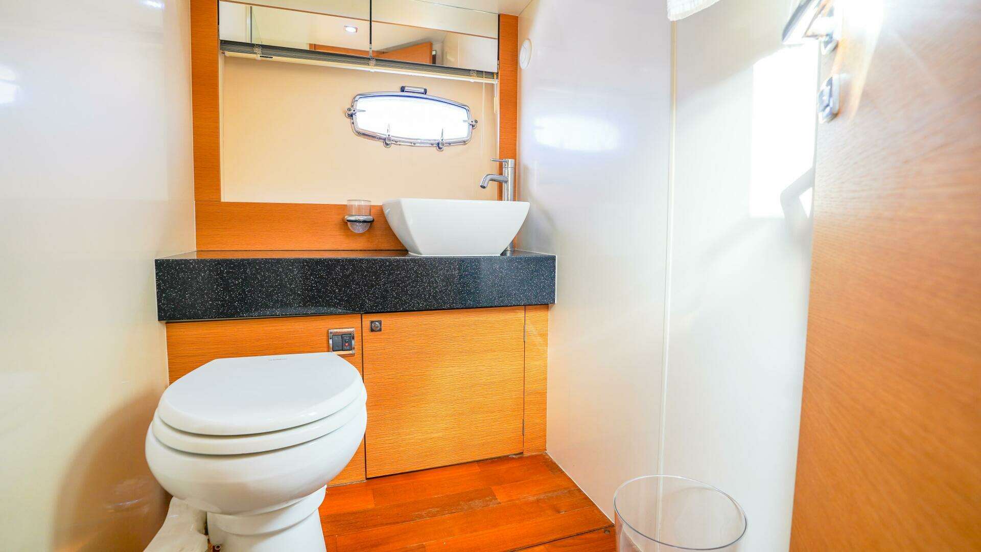 2009 Fairline — - Image 32