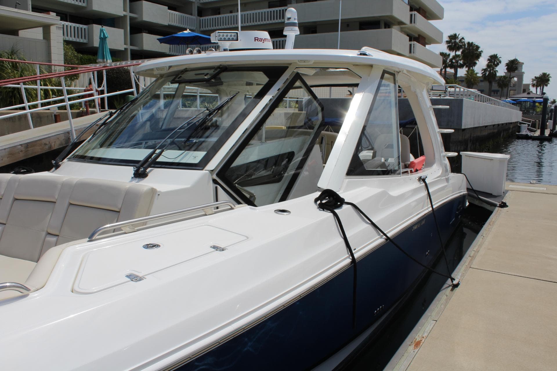 2019 Boston Whaler 380 Realm