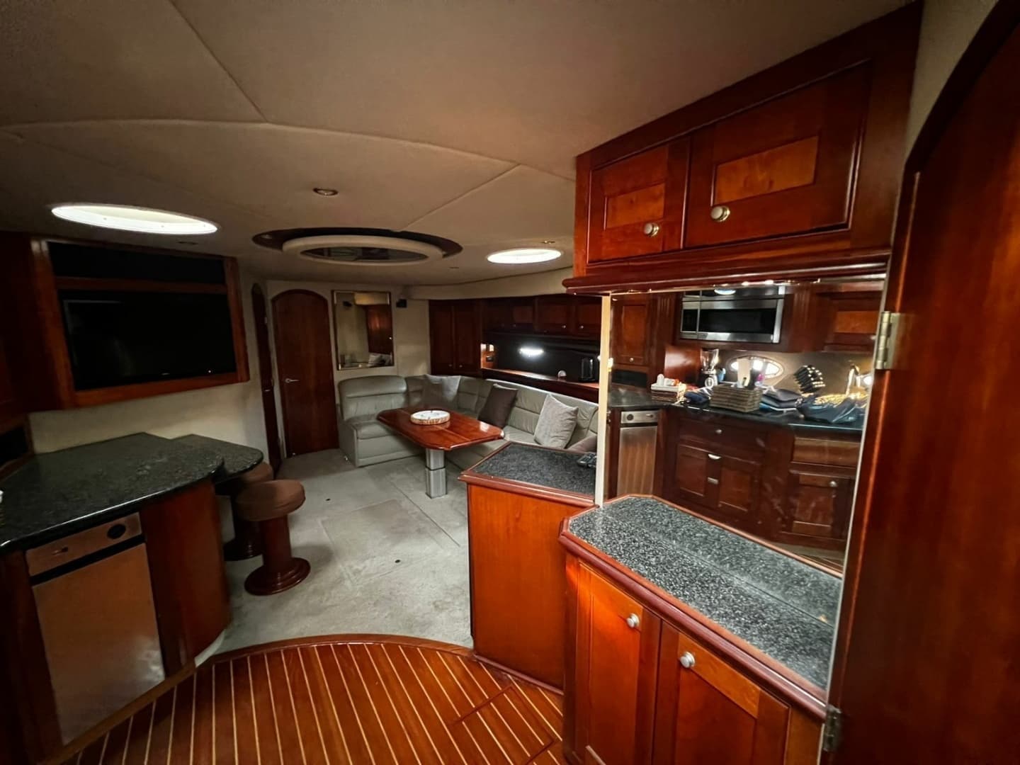 2006 Cruisers Yachts Express 560 - Image 14