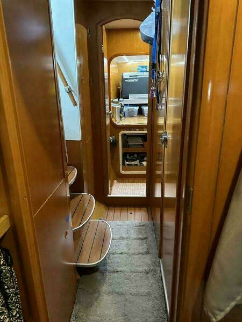 2004 Lagoon 380 - Image 21