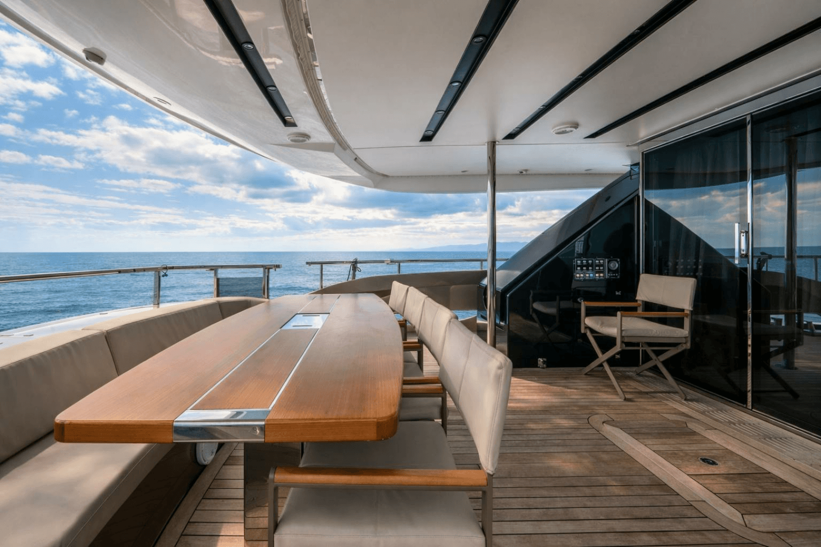 2018 Dominator Yachts Dominator Ilumen - Image 31