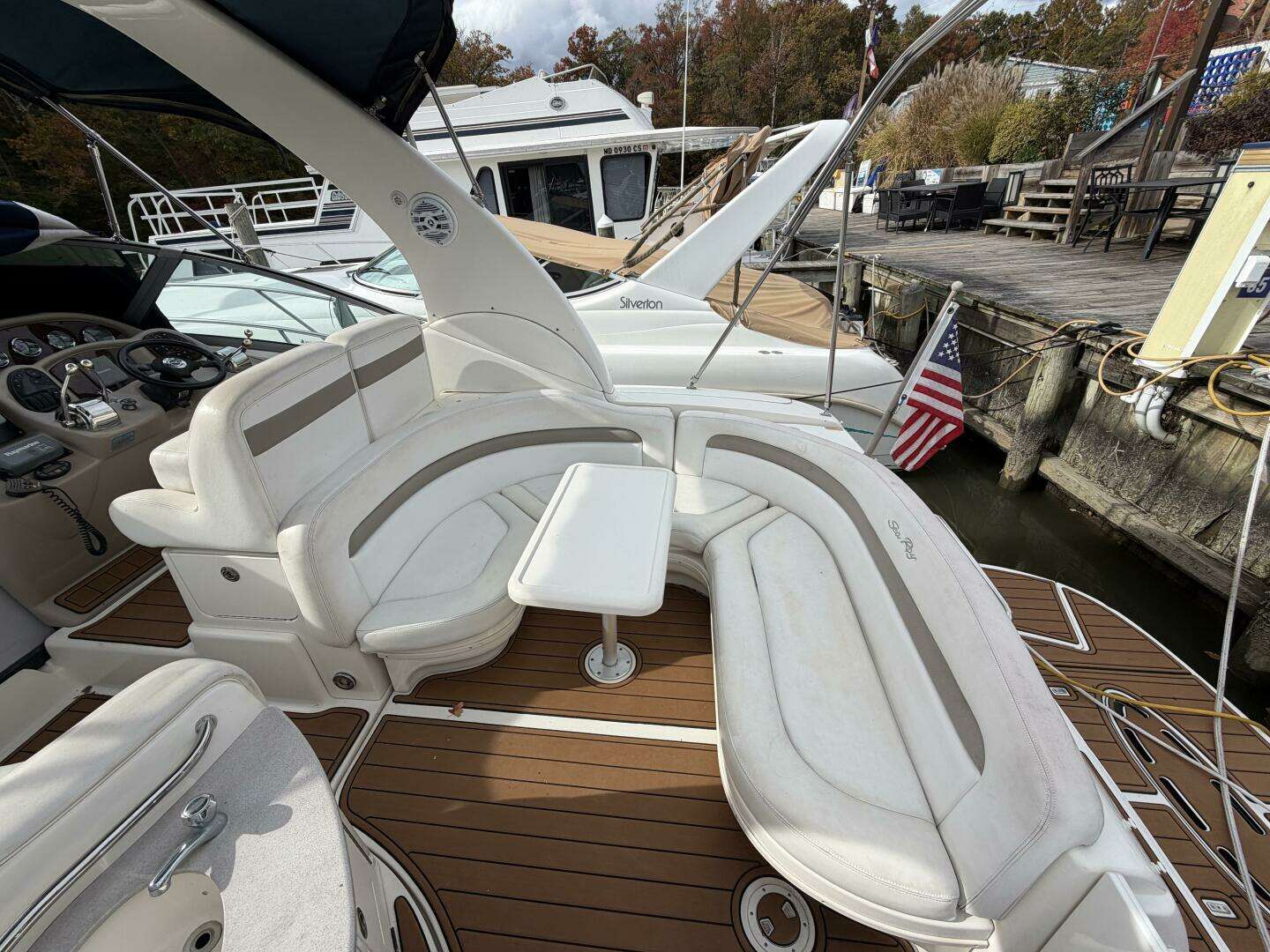 2005 Sea Ray 320 Sundancer - Image 16