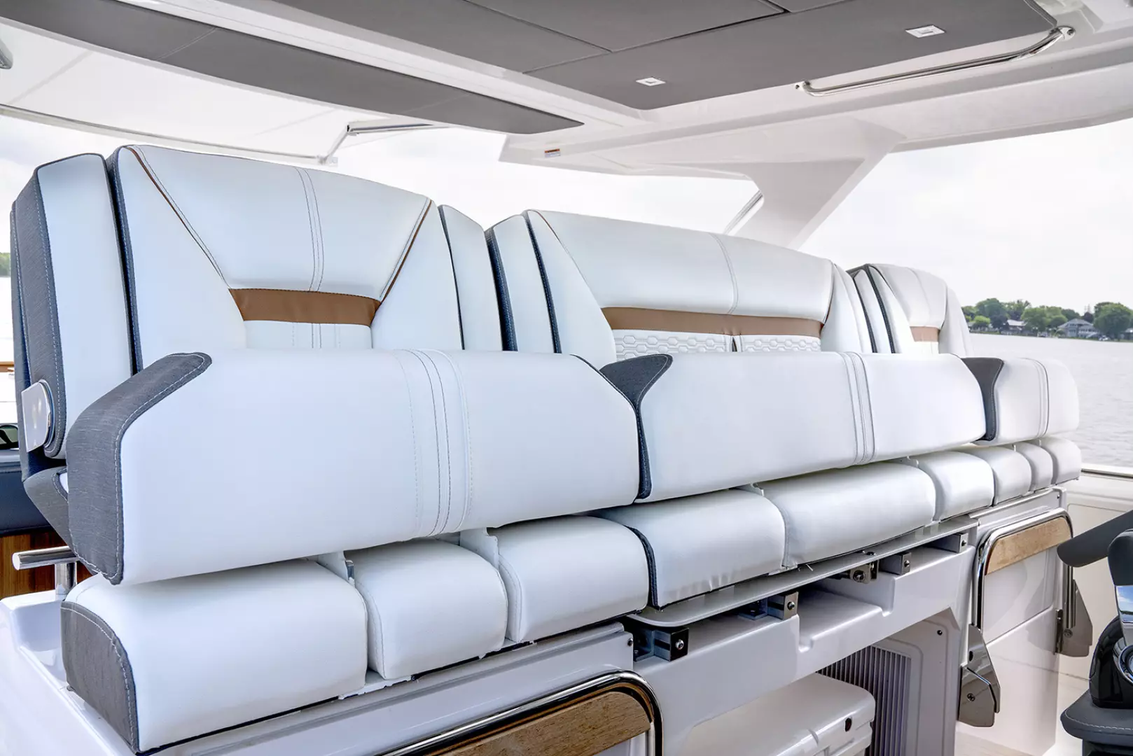 2021 Tiara Yachts 43LS - Image 18