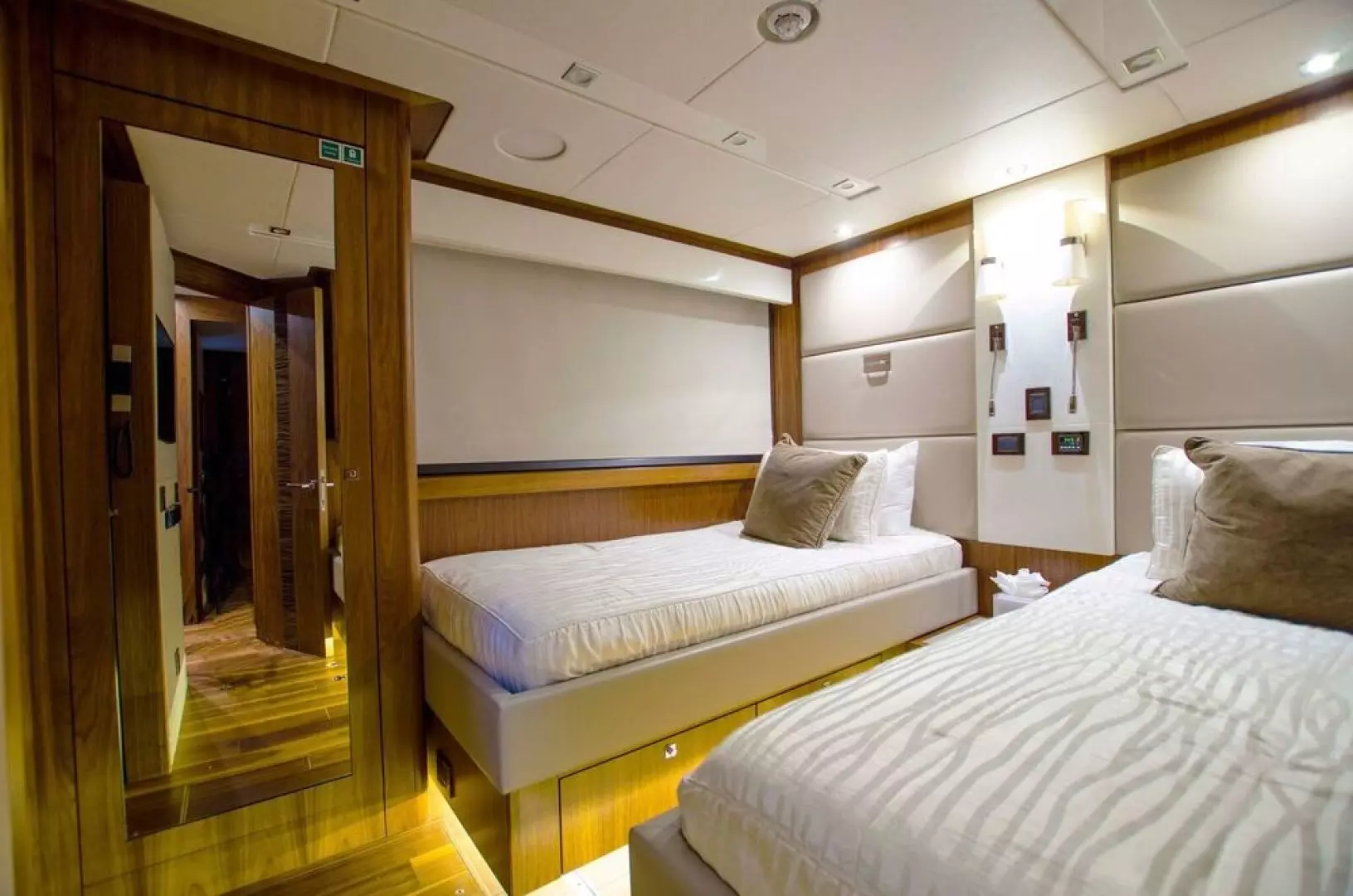 2015 Sunseeker Sport Yacht - Image 14