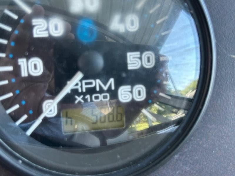 Close-up of a 2005 Carver Mariner 360 RPM gauge showing 508.6 hours.