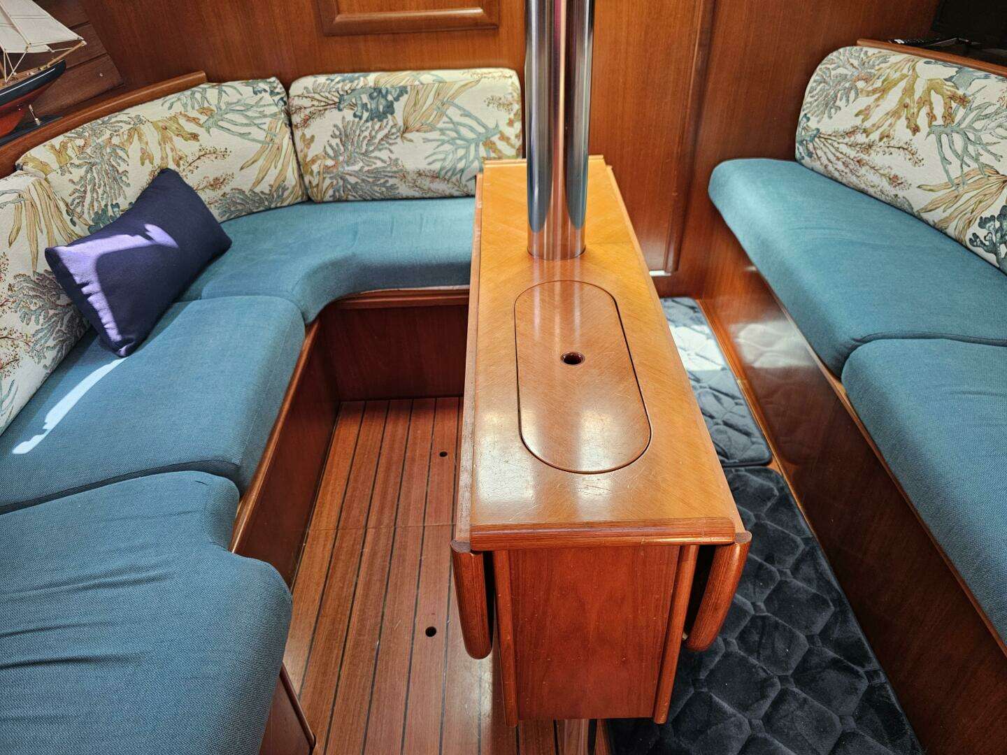 2000 Beneteau 36 Center Cockpit - Image 18